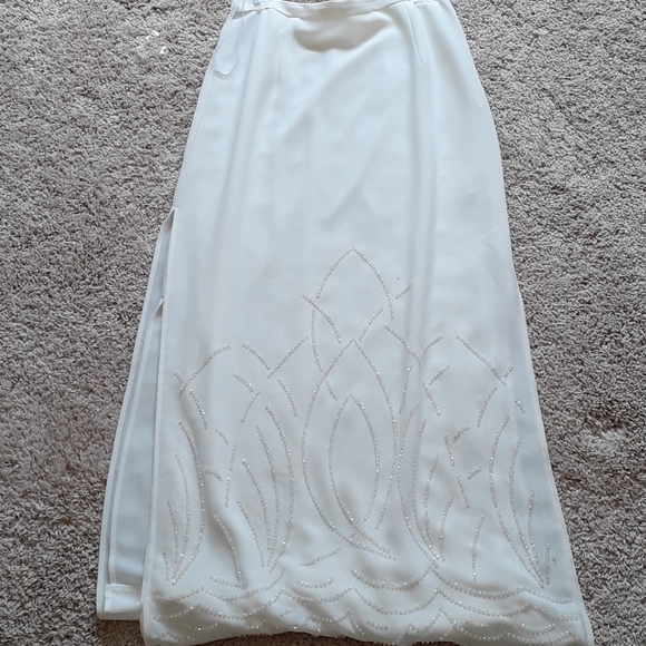 White skirt - Picture 1 of 5